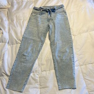 Light wash skinny jeans w/ removable tie belt